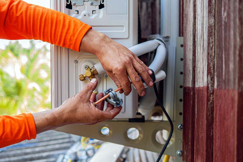 عکس با کیفیت سرویس کار کولر گازی